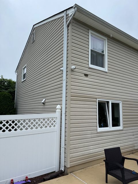 Two Safenet-installed security cameras covering the corner of a home